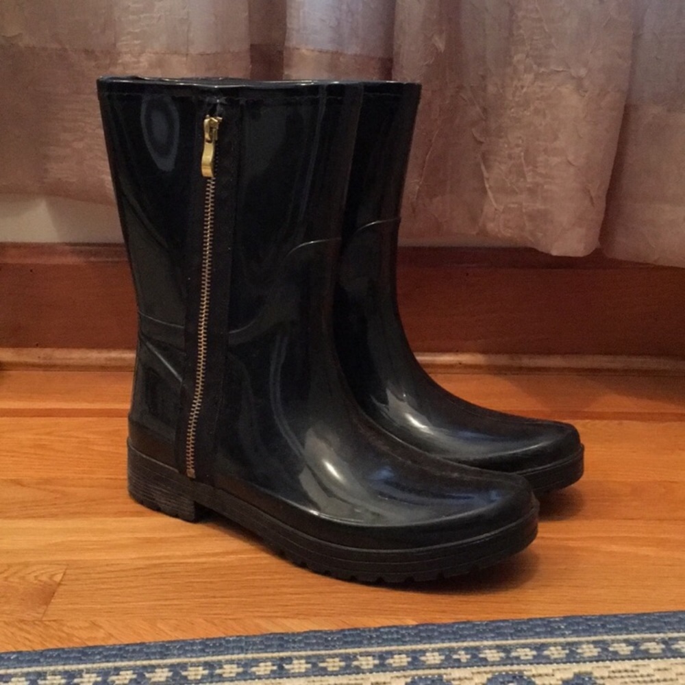 Black Mid Calf Rain Boots